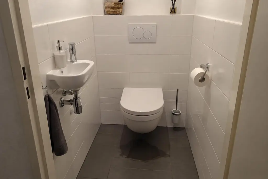 Lekdetectie Westbroek – natte vloer bij een toilet
